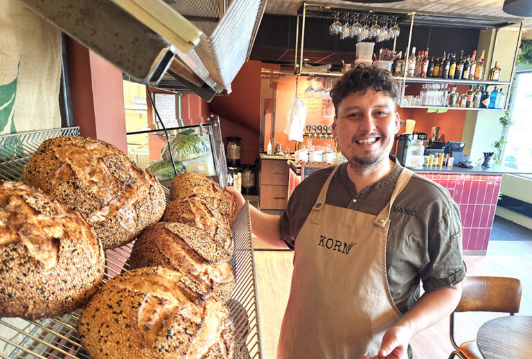 – Nå er vi skikkelig i gang, og snart kommer kaffemaskina!