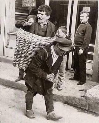 Fyllekurven Barer i Tyrkia på 1960-tallet pleide å leie inn arbeidere for å frakte "for fulle" mennesker hjem…