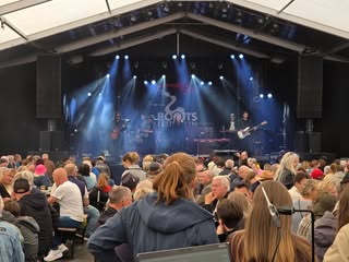 Rootsfestivalen 🎸 leverer som alltid – god musikk, god stemning og masse trivelige folk. Akkurat slik en fest…
