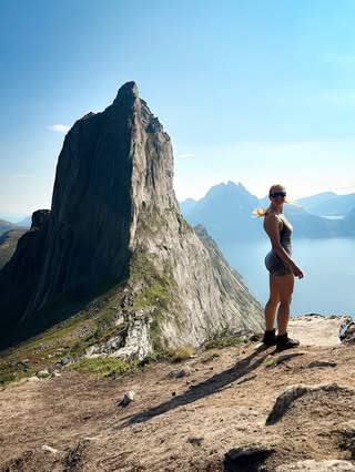 Segla er et av Nord-Norges mest spektakulære fjell og ruver 639 meter over havet på eventyrlige Senja. Med si…